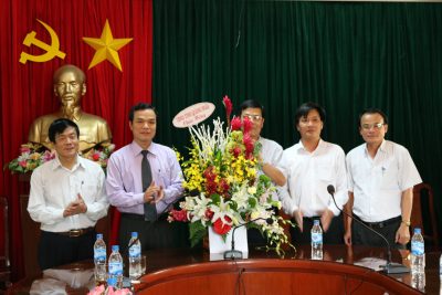Phó Chủ tịch Ok365 con tỉnh Đặng Ngọc Dũng thăm, chúc mừng Sở Giáo dục và Đào tạo nhân kỷ niệm Ngày Nhà giáo Ok365com