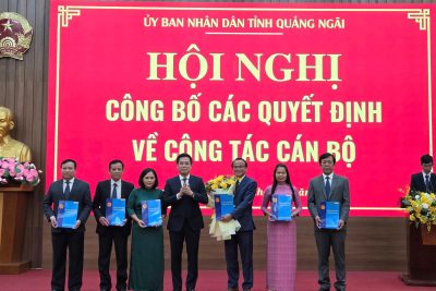 Trao quyết định về vông tác cán bộ của Ok365 con tỉnh Ok365pp com