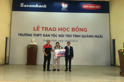 Ok365pp com: Trao tặng học bổng cho học sinh diện khó khăn năm học 2022 – 2023