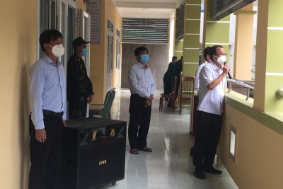 Thăm động viên học sinh, Ok365 tại huyện Mộ Đức đang thực hiện cách ly y tế