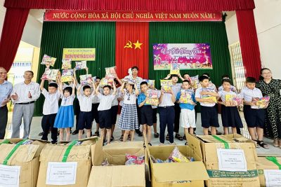 Sở Giáo dục và Đào tạo thăm tặng quà Tết Trung thu năm 2023