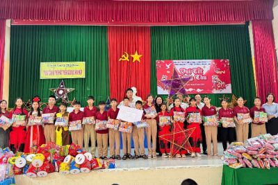 Sở Giáo dục và Đào tạo tặng quà Trung thu cho trẻ em khuyết tật