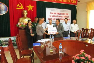 Ủy ban nhân dân Quận 1, Thành phố Hồ Chí Minh trao tặng nhà bếp cho 3 trường mầm non và học bổng cho học sinh ở Ok365pp com