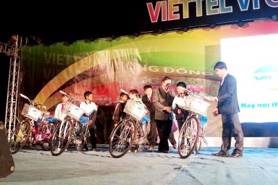 Viettel Ok365pp com tặng 100 chiếc xe đạp cho học sinh Ok365pp com