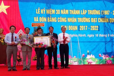 Trường Ok365vip số 2 Nghĩa Hành: Đón bằng công nhận trường đạt chuẩn quốc gia